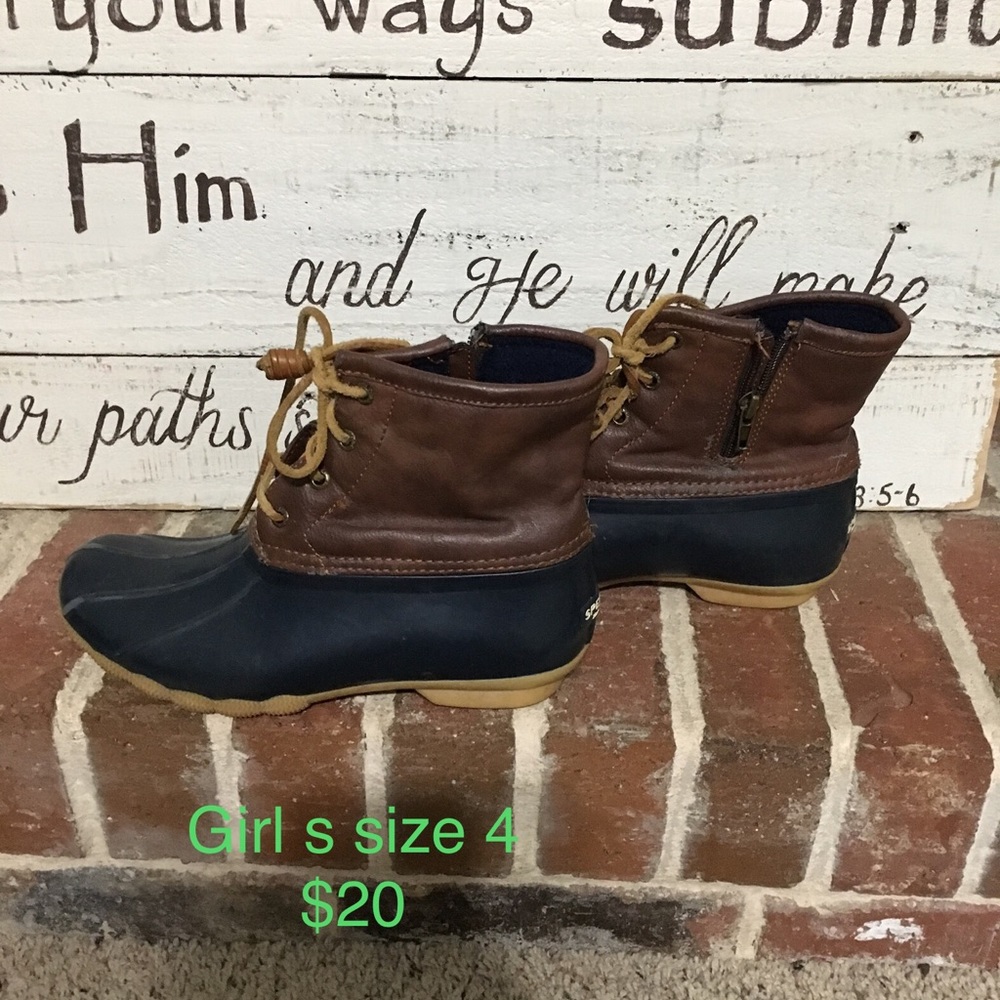 Girls size 4 Sperrys
